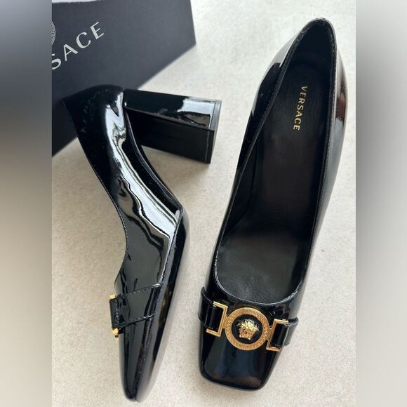 Versace Medusa Black Patent Leather Pumps Block Heels Size 37 NWT - Picture 1 of 9